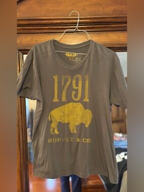 Mens Gray 1791 T-Shirt with Yellow Buffalo Graphic XL
